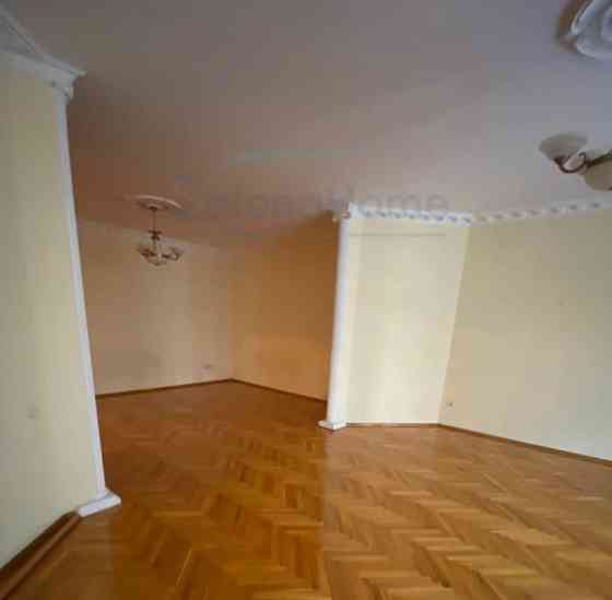3-комн. квартира, 140 м2, 2/6 эт. Москва