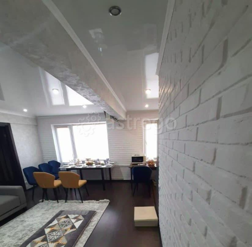 3-комн. квартира, 60 м2, 5/5 эт. Астрахань - изображение 2