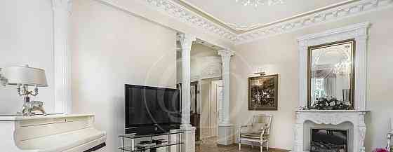 4-комн. квартира, 140 м2, 3/6 эт. Москва