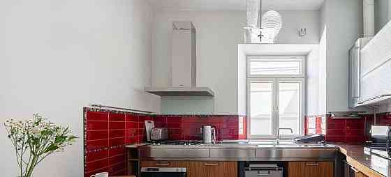 2-комн. квартира, 79 м2, 4/7 эт. Санкт-Петербург