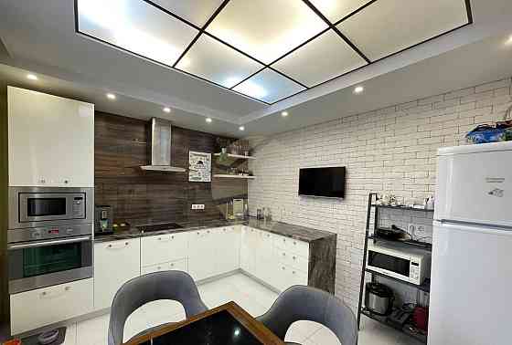 4-комн. квартира, 135.5 м2, 1/5 эт. Старый Оскол