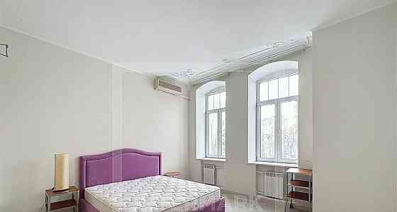 4-комн. квартира, 120 м2, 3/5 эт. Москва