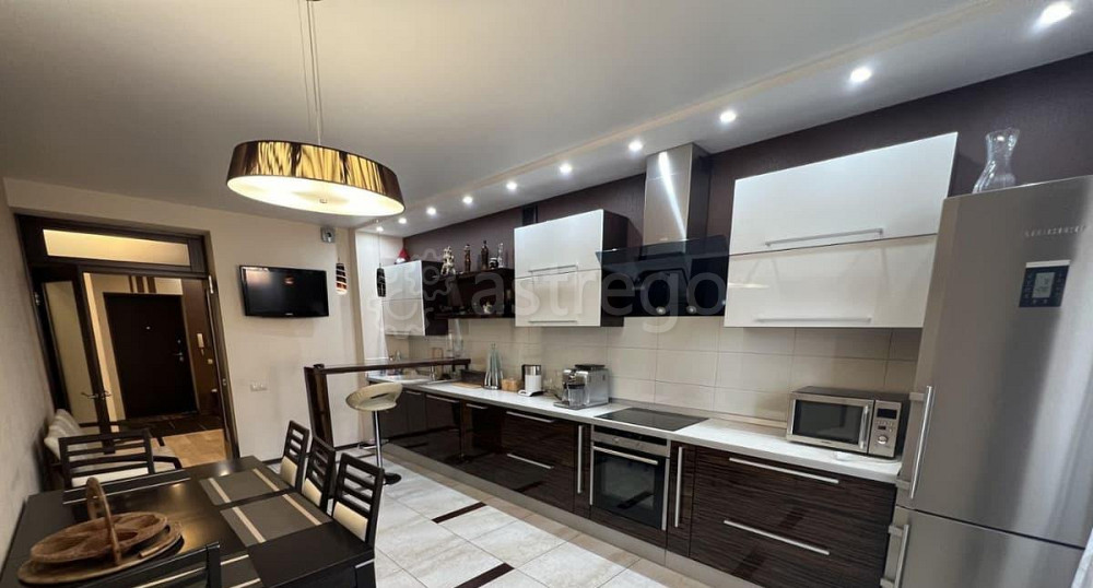 3-комн. квартира, 102 м2, 5/10 эт. Красноярск - изображение 1