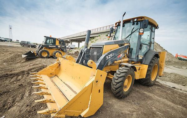 Экскаватор погрузчик John Deere 325 Экскаватор-погрузчик Набережные Челны - изображение 1
