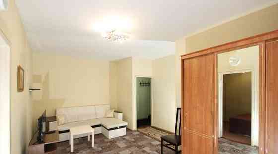 2-комн. квартира, 45 м2, 1/5 эт. Москва