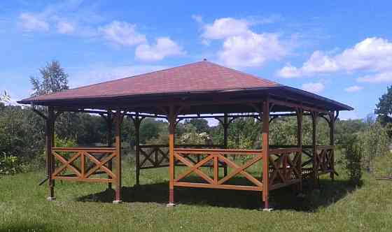 Беседка деревянная с четырёхскатной крышей из битумной черепицы Калининград