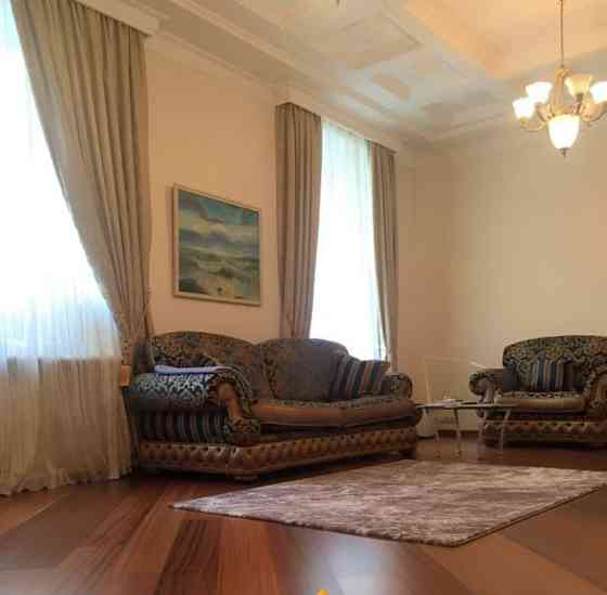 2-комн. квартира, 100 м2, 3/5 эт. Москва