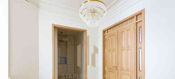 5-комн. квартира, 220 м2, 1/5 эт. Москва