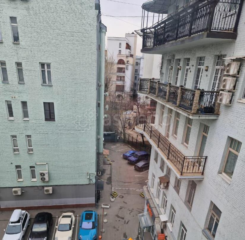 Комната, 59 м2, 5/5 эт. Москва - изображение 1