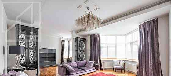 3-комн. квартира, 145 м2, 2/6 эт. Москва