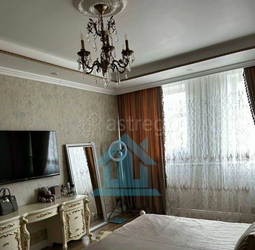 4-комн. квартира, 117 м2, 4/5 эт. Санкт-Петербург - изображение 1