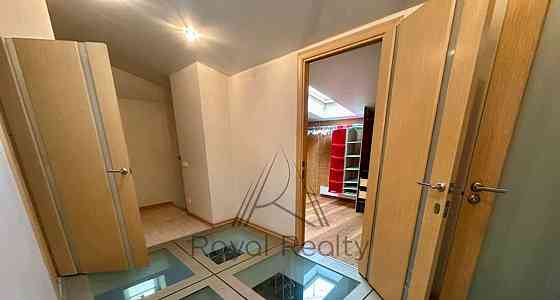 4-комн. квартира, 180 м2, 2/4 эт. Санкт-Петербург
