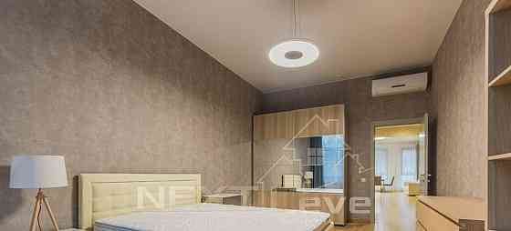3-комн. квартира, 130 м2, 2/8 эт. Санкт-Петербург