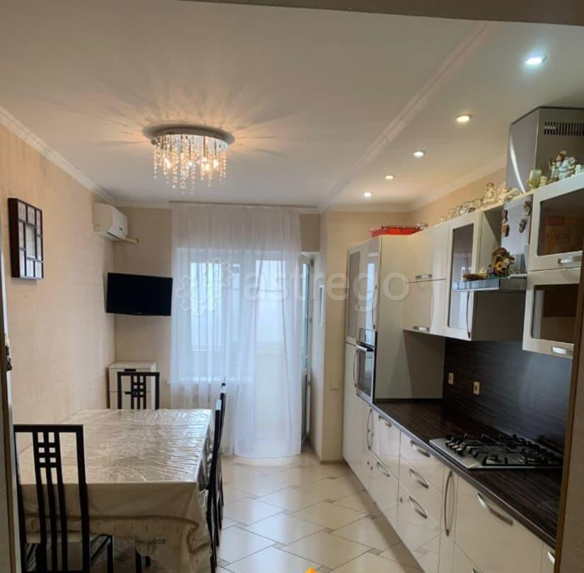 3-комн. квартира, 110 м2, 5/6 эт. Астрахань - изображение 1