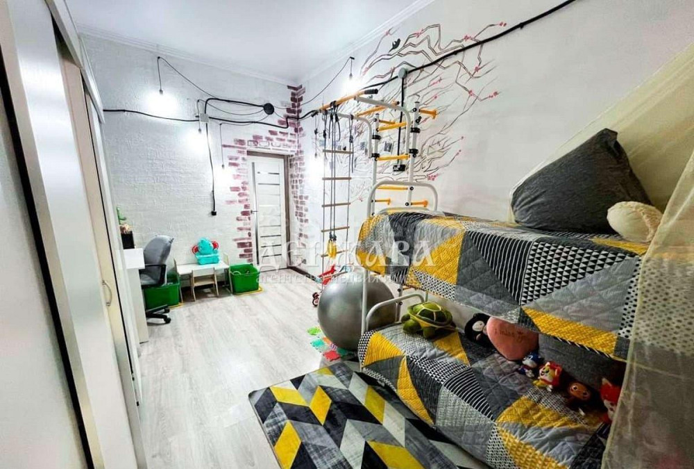 4-комн. квартира, 73 м2, 1/1 эт. Старый Оскол - изображение 1