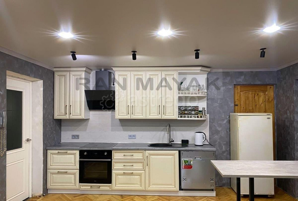 4-комн. квартира, 100 м, 3/5 эт. Майкоп - изображение 1