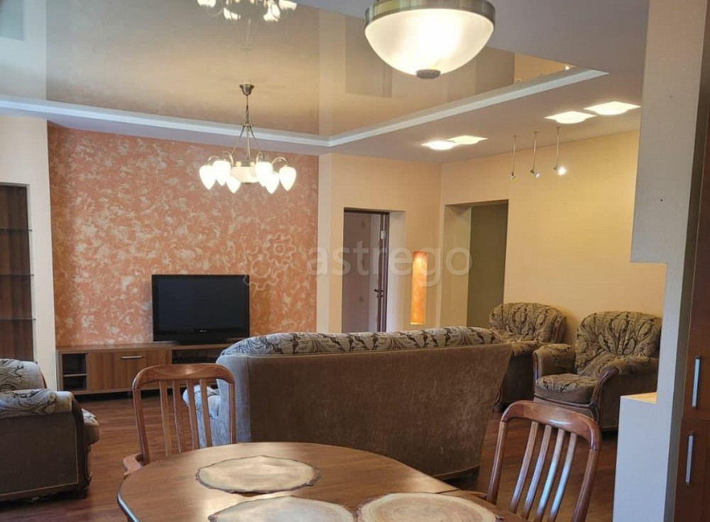 4-комн. квартира, 118.2 м2, 3/3 эт. Новоалтайск - изображение 1