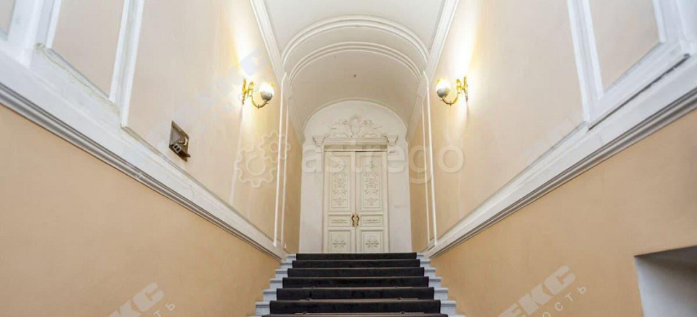 6-комн. квартира, 300 м2, 2/4 эт. Санкт-Петербург - изображение 1