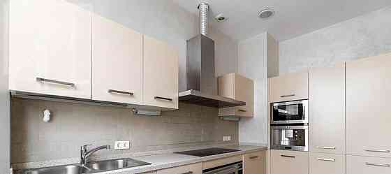 5-комн. квартира, 160 м2, 2/4 эт. Москва