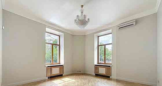 5-комн. квартира, 220 м2, 1/6 эт. Москва