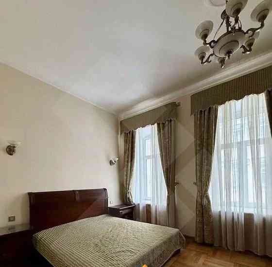 3-комн. квартира, 150 м2, 3/6 эт. Москва