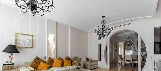 5-комн. квартира, 220 м2, 3/8 эт. Москва