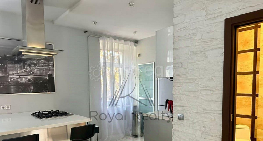 4-комн. квартира, 180 м2, 2/4 эт. Санкт-Петербург - изображение 4