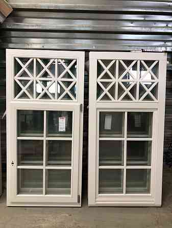 Окно деревянное со стеклопакетом с круглыми и треугольными рамками 1000х1000 мм Москва