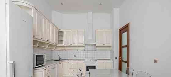 4-комн. квартира, 150 м2, 3/7 эт. Москва
