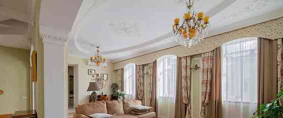 4-комн. квартира, 180 м2, 5/5 эт. Санкт-Петербург