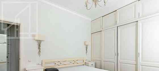 6-комн. квартира, 210 м2, 2/3 эт. Москва