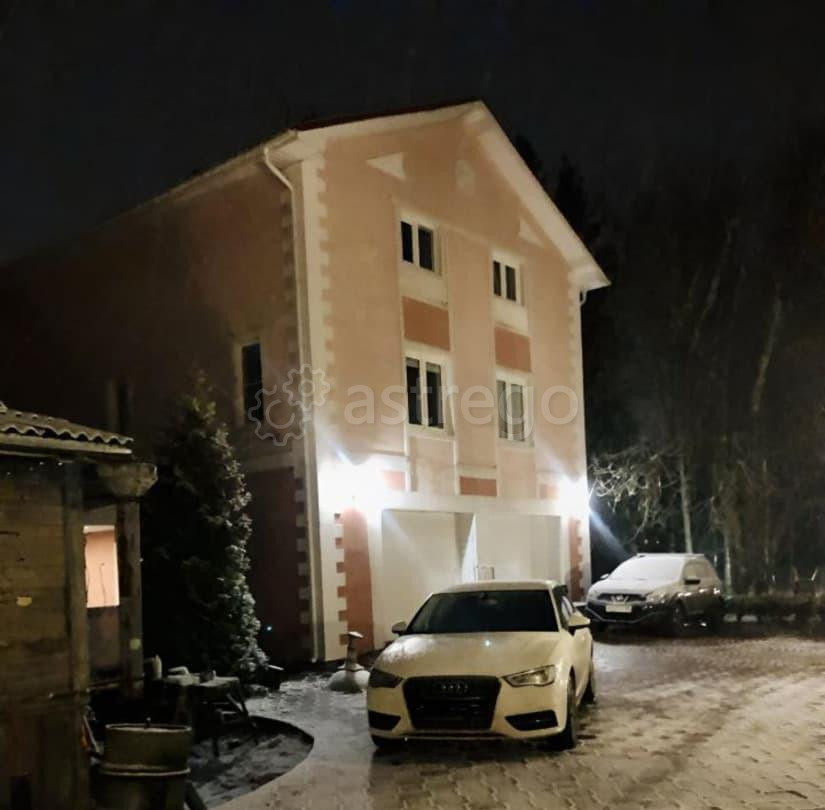 Коттедж, 241.3 м2, 9.98 сотки, 3 эт. Санкт-Петербург - изображение 1