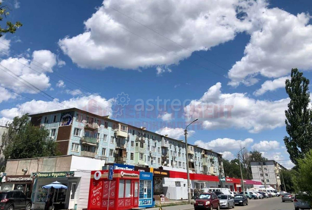 3-комн. квартира, 58.1 м2, 2/5 эт. Астрахань - изображение 1