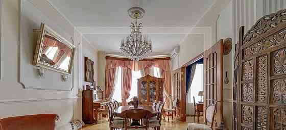 6-комн. квартира, 220 м2, 4/5 эт. Москва