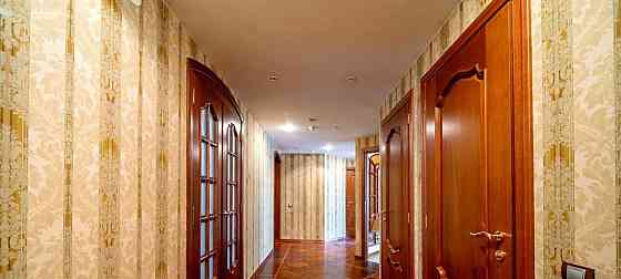 4-комн. квартира, 150 м2, 3/6 эт. Санкт-Петербург