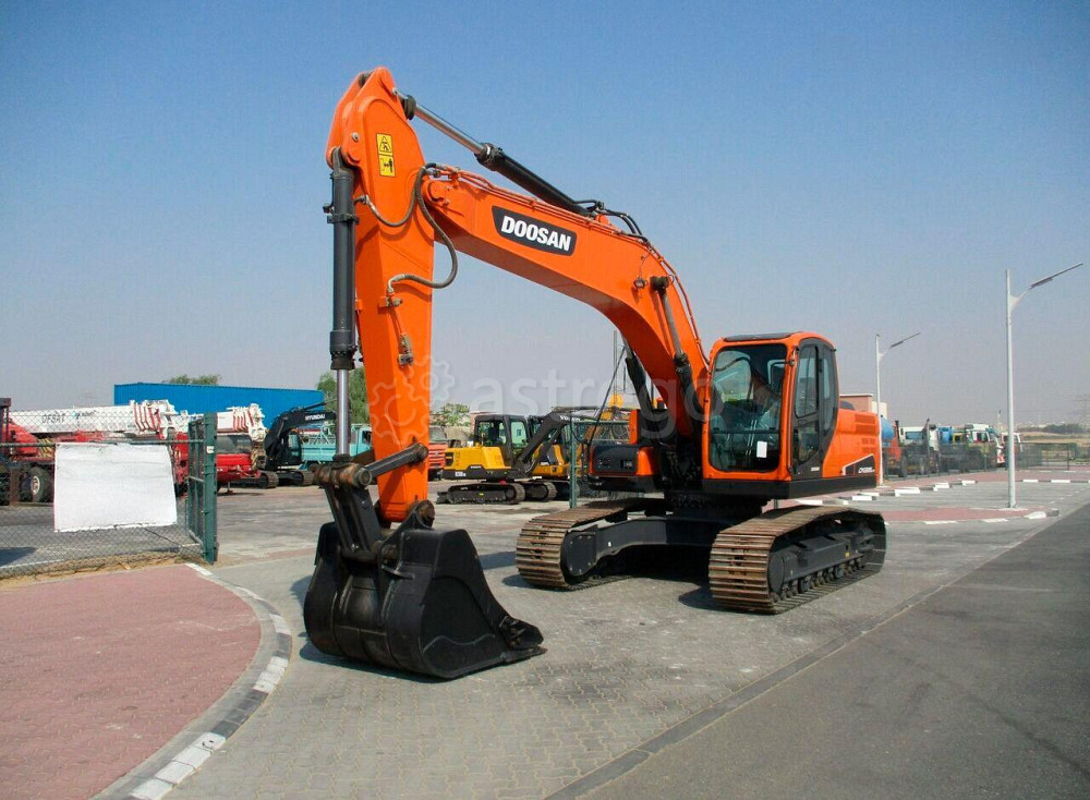 Гусеничный экскаватор Doosan DX225LCA DOOSAN Кемерово - изображение 1