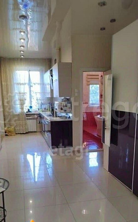 2-комн. квартира, 72 м2, 2/2 эт. Бийск - изображение 1