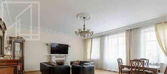 3-комн. квартира, 135 м2, 3/5 эт. Москва