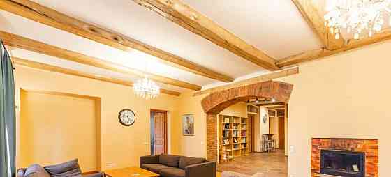 5-комн. квартира, 210 м2, 4/4 эт. Санкт-Петербург