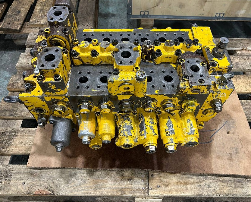 723-47-27803 Гидрораспределитель (Гидравлический Распределитель) Komatsu PC400-7/8 Екатеринбург - изображение 1