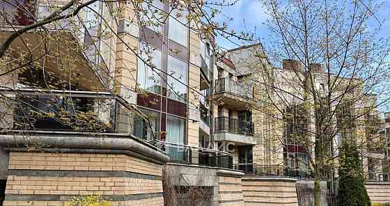 3-комн. квартира, 138 м2, 2/4 эт. Санкт-Петербург