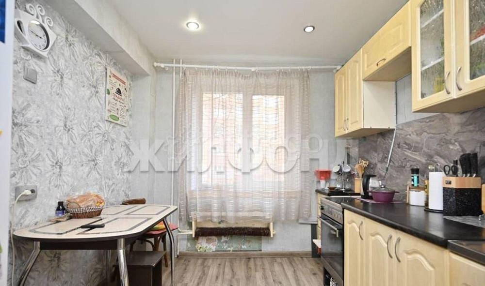 3-комн. квартира, 58.6 м2, 1/5 эт. Красноярск - изображение 1