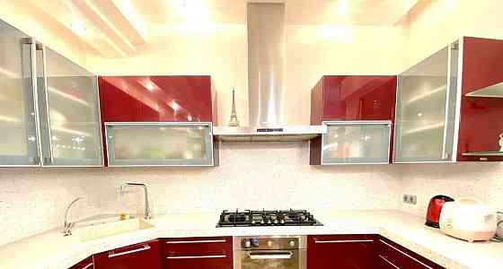 4-комн. квартира, 200 м2, 4/8 эт. Санкт-Петербург