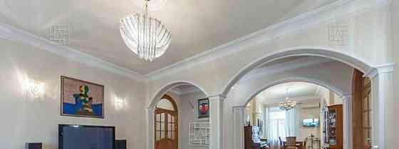 5-комн. квартира, 160 м2, 2/6 эт. Москва