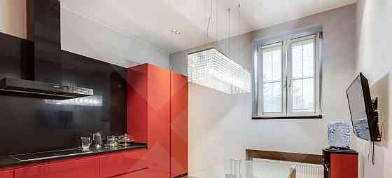 6-комн. квартира, 680 м2, 3/3 эт. Москва