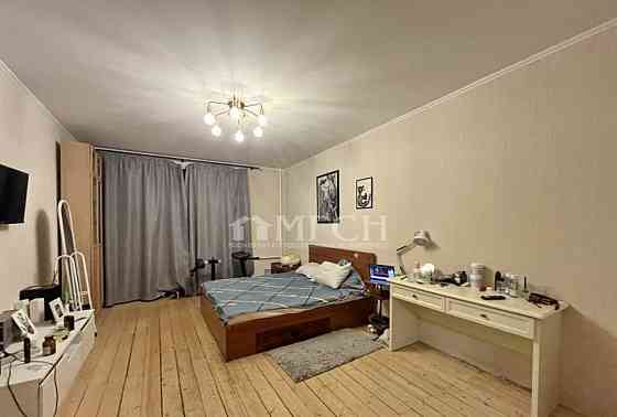 3-комн. квартира, 86 м2, 2/8 эт. Москва