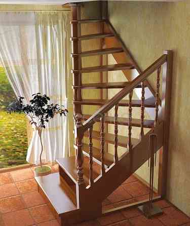 Деревянная лестница с поворотом ЛЕС-03 универсальная маршевая Новосибирск