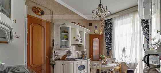 6-комн. квартира, 220 м2, 4/5 эт. Москва