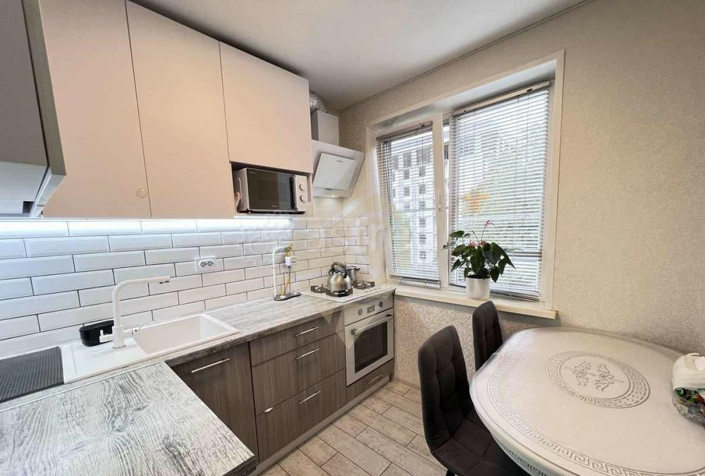 4-комн. квартира, 60.3 м2, 5/5 эт. Старый Оскол - изображение 1