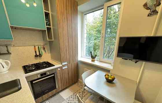 2-комн. квартира, 42 м2, 5/5 эт. Москва